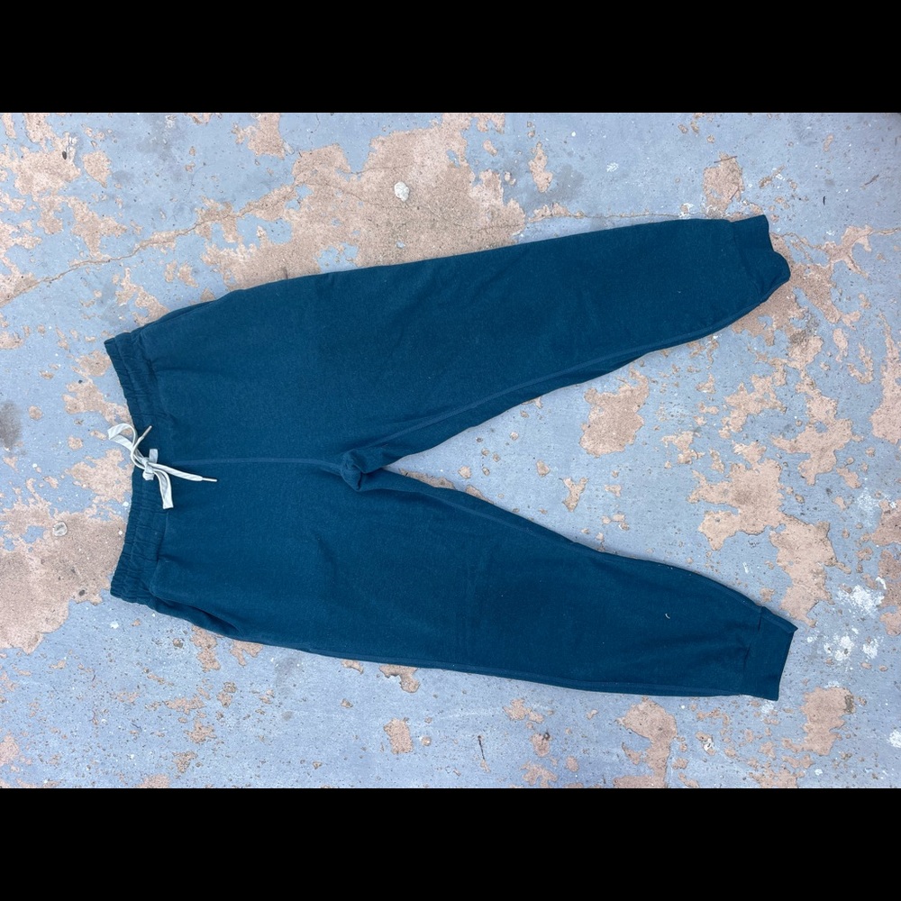 Vuori women’s blue joggers
